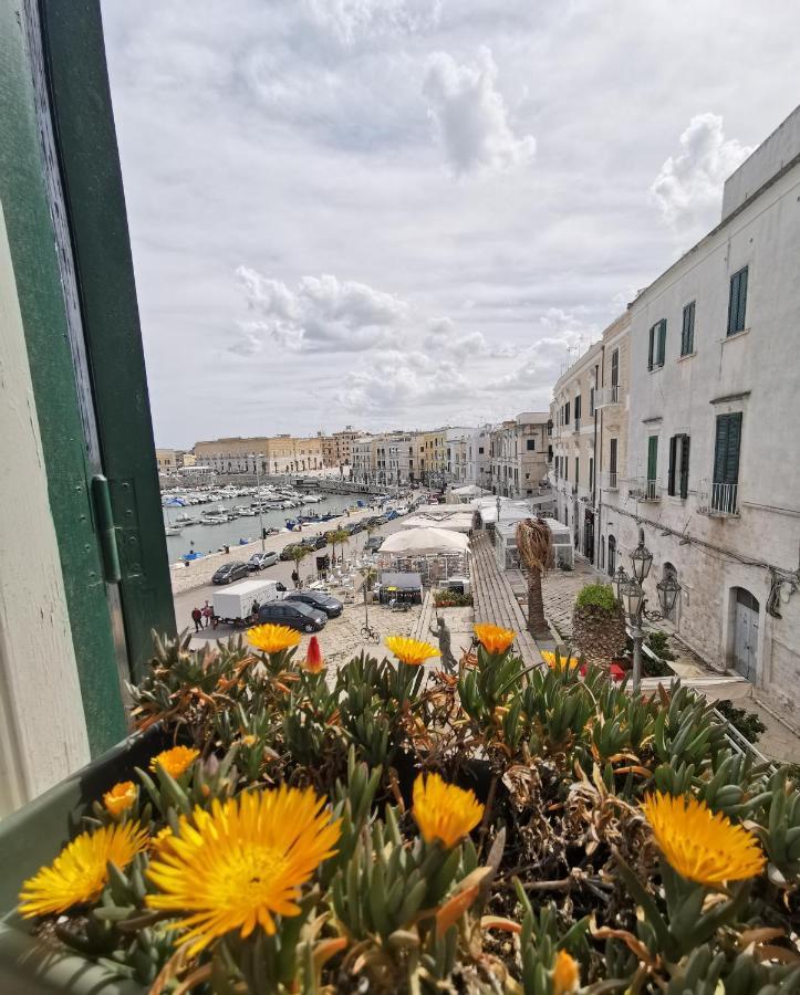 La Finestra Sul Porto Lägenhet Trani Exteriör bild