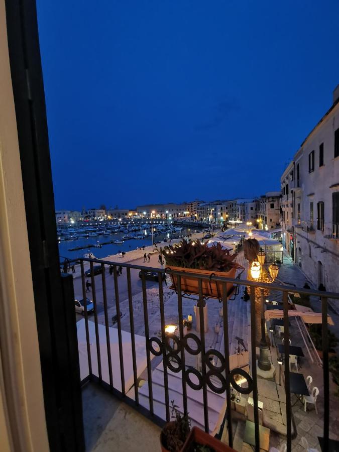 La Finestra Sul Porto Lägenhet Trani Exteriör bild