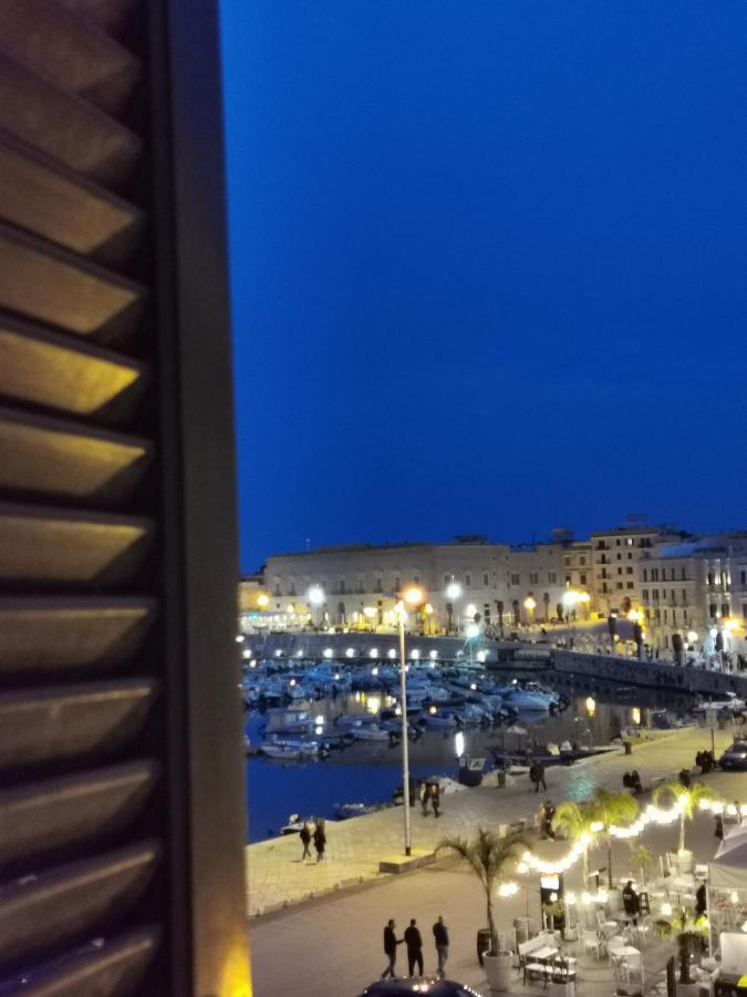 La Finestra Sul Porto Lägenhet Trani Exteriör bild
