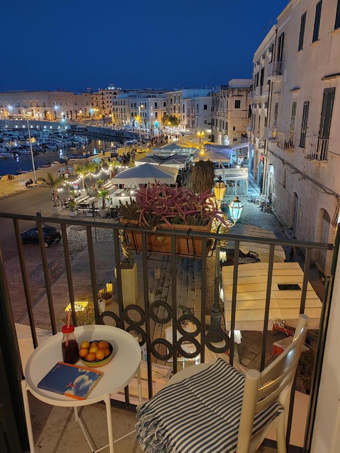 La Finestra Sul Porto Lägenhet Trani Exteriör bild