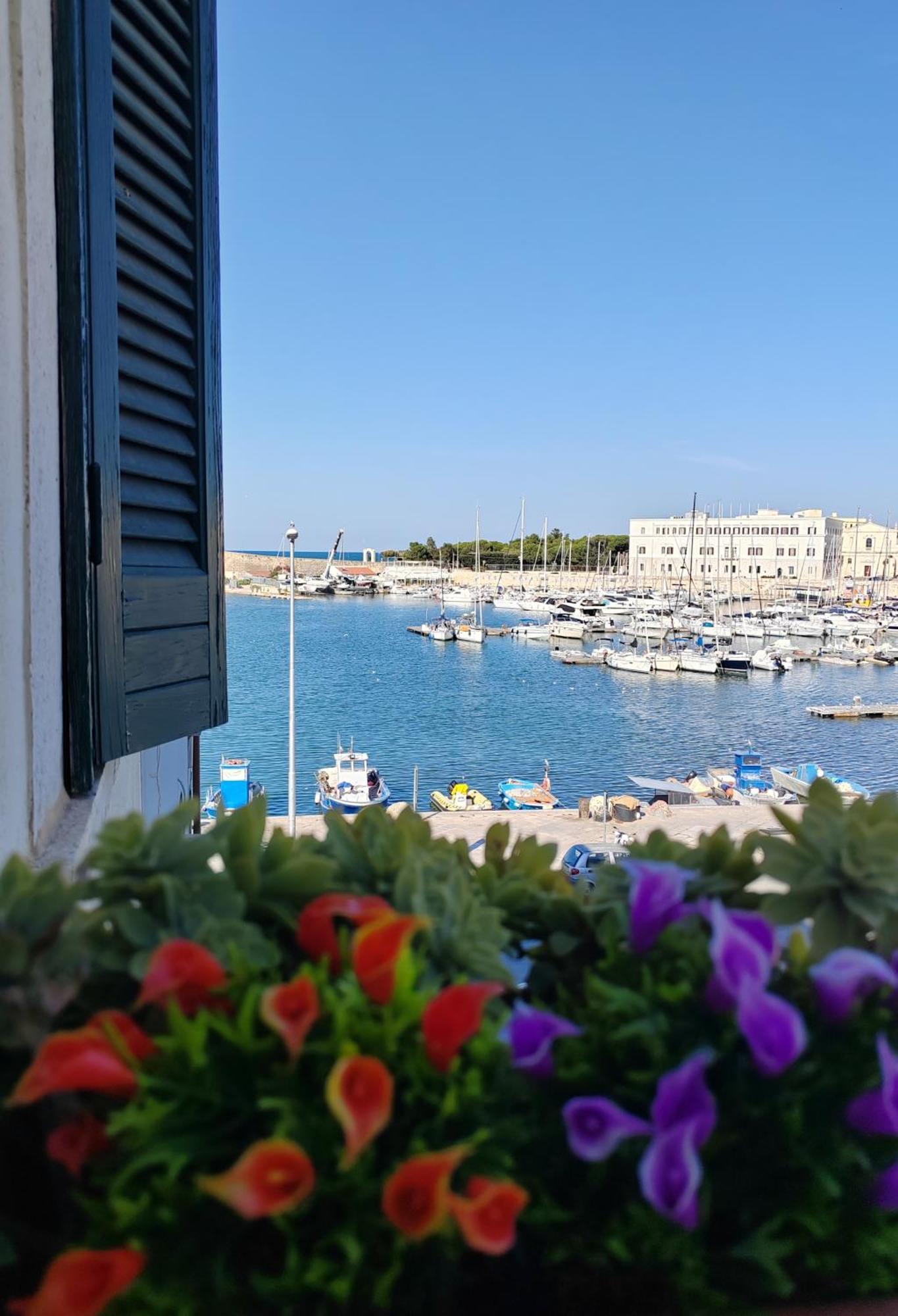 La Finestra Sul Porto Lägenhet Trani Exteriör bild