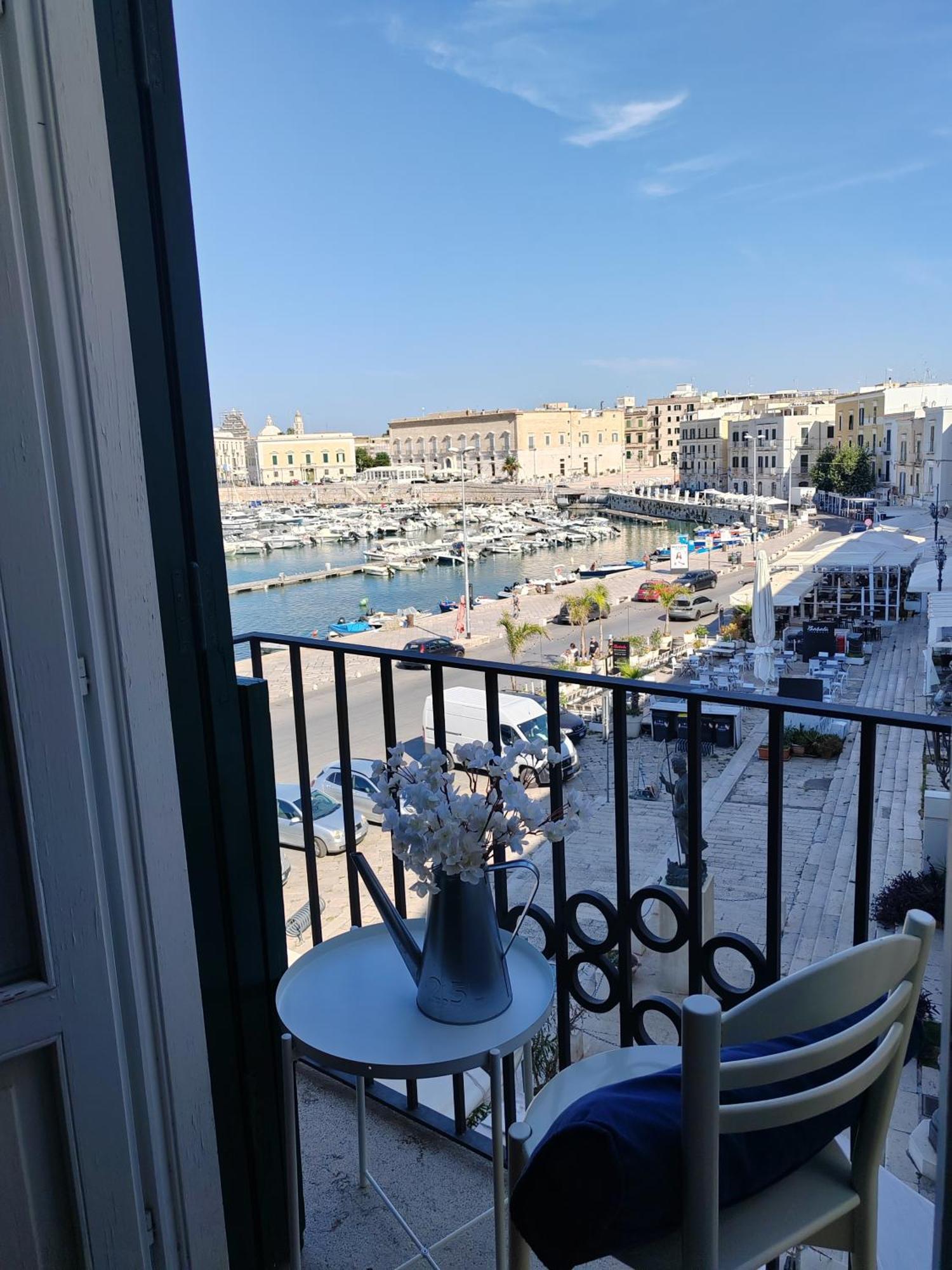 La Finestra Sul Porto Lägenhet Trani Exteriör bild