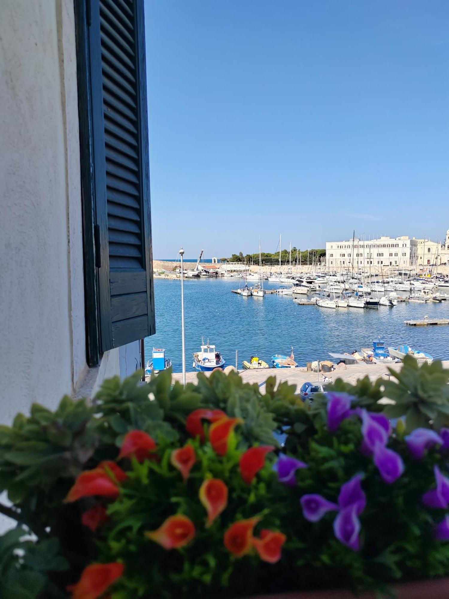 La Finestra Sul Porto Lägenhet Trani Exteriör bild