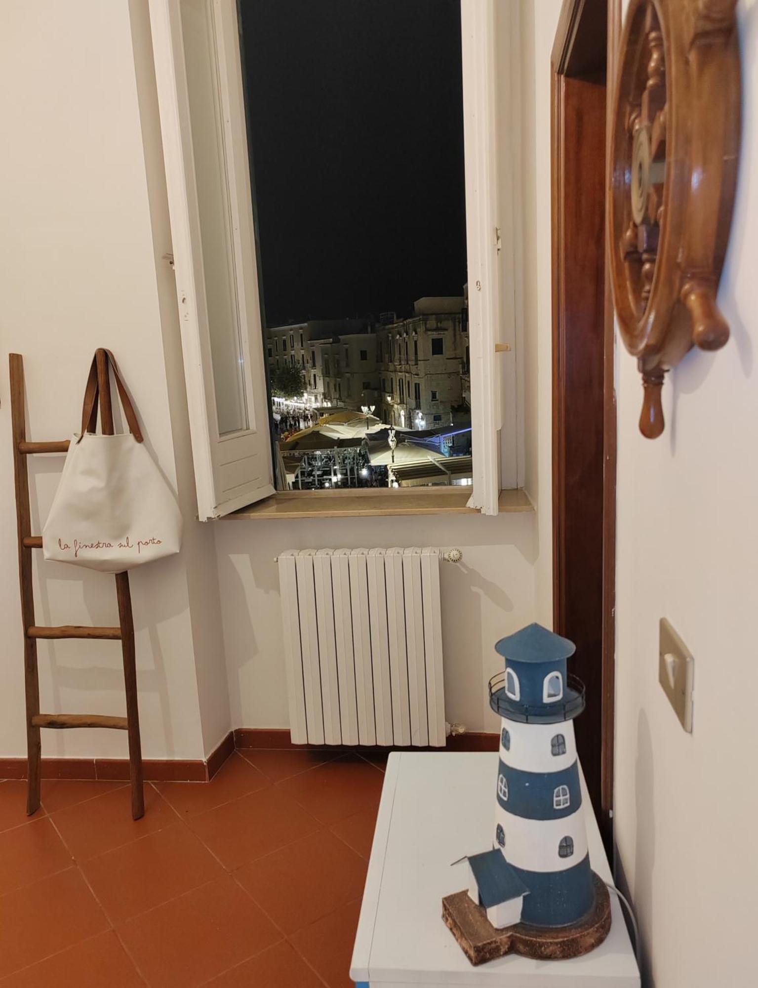 La Finestra Sul Porto Lägenhet Trani Exteriör bild