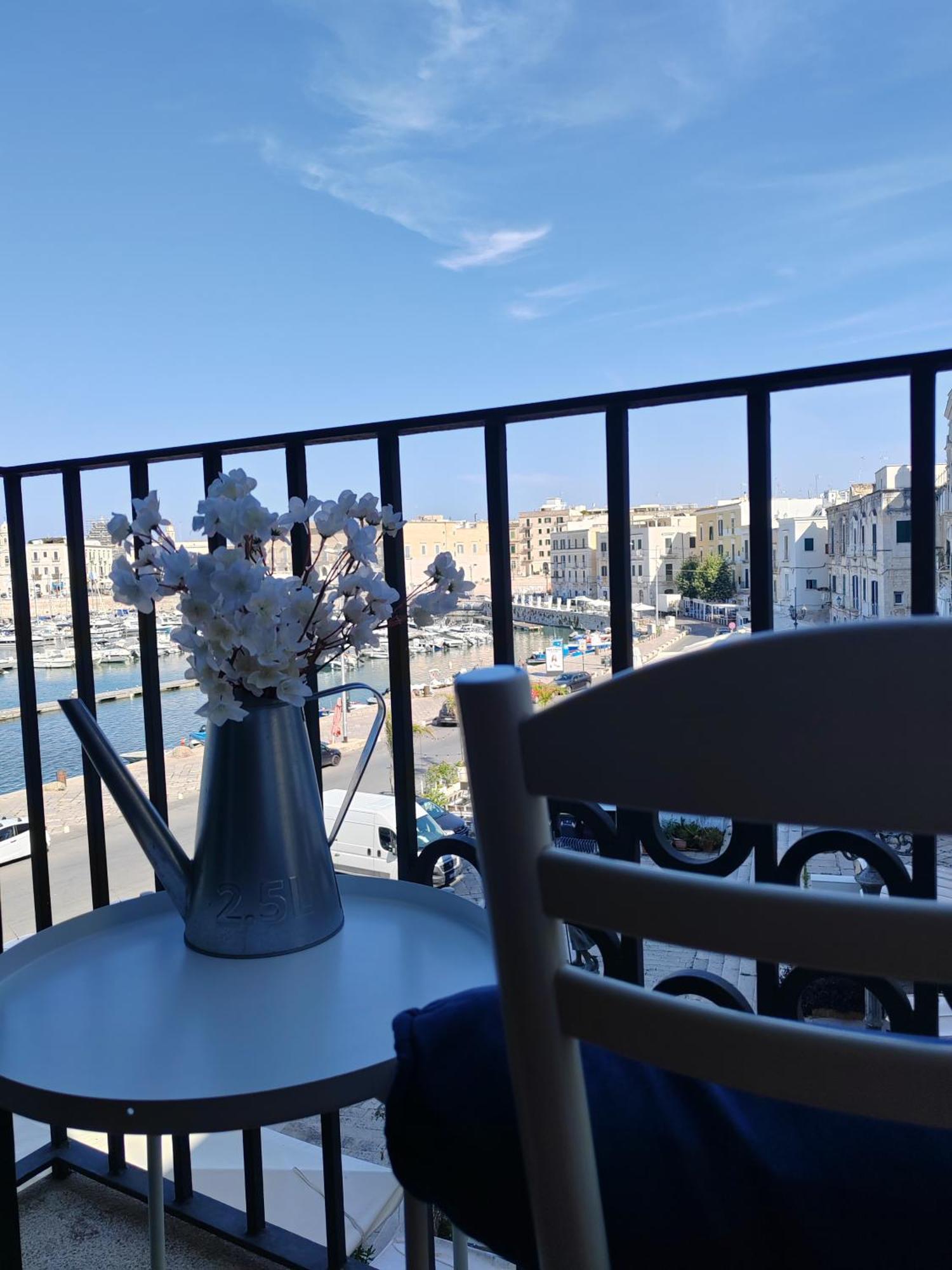 La Finestra Sul Porto Lägenhet Trani Exteriör bild